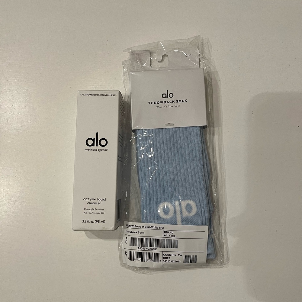 ALO Throwback Socks & Enzyme Facial Cleanser Bundle